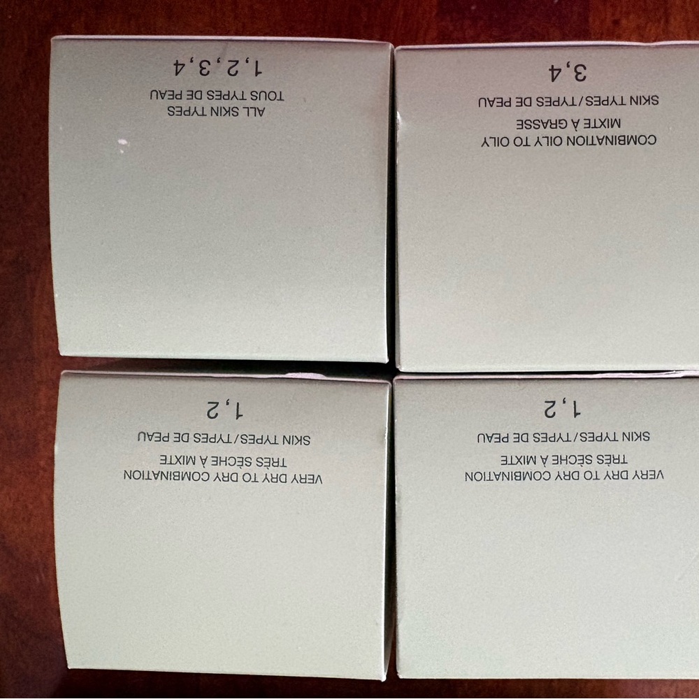Clinique Dramatically Different Moisturizing Bundle - Picture 2 of 3